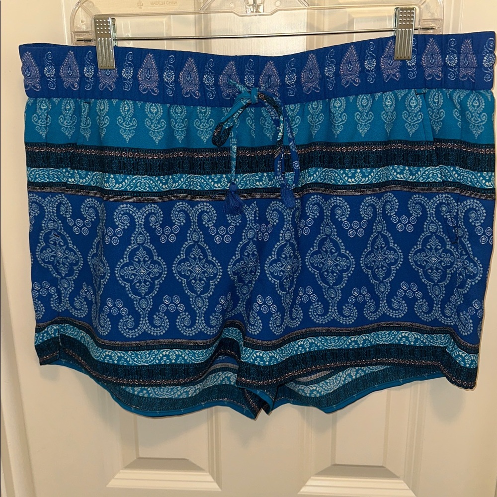 LOFT Women’s Blue Paisley Shorts